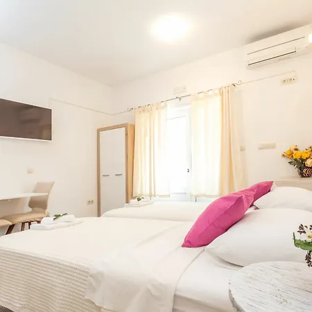 Capitis In The Centre Apartment Hvar Town