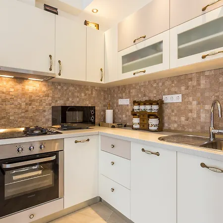 Capitis In The Centre Apartment *