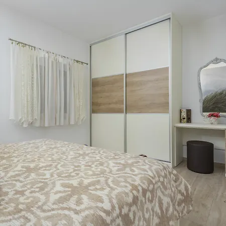 Capitis In The Centre Apartment