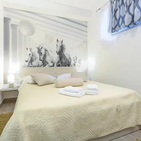 Capitis In The Centre Apartment Hvar Town