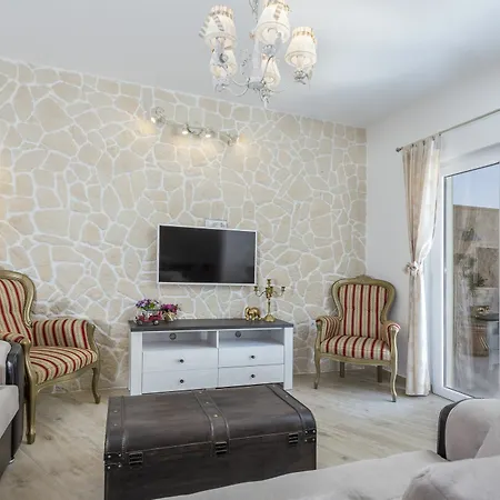 Capitis In The Centre Apartment