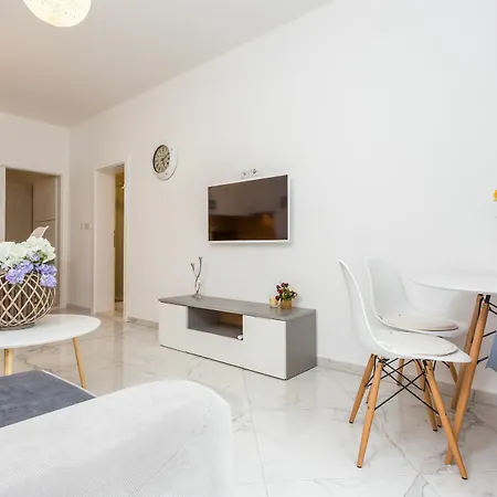 Capitis In The Centre Apartment