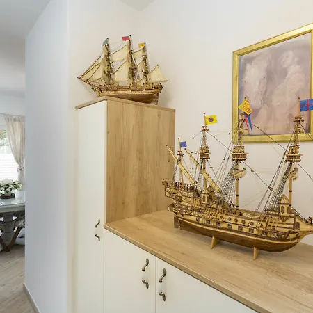 Capitis In The Centre Apartment